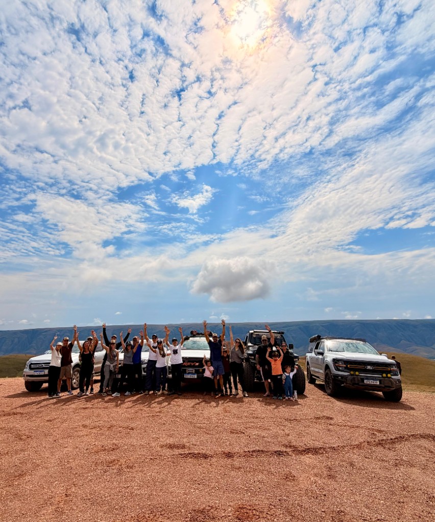 Conteúdo visual M4: Grupo da expedição M4 celebrando na Serra da Canastra